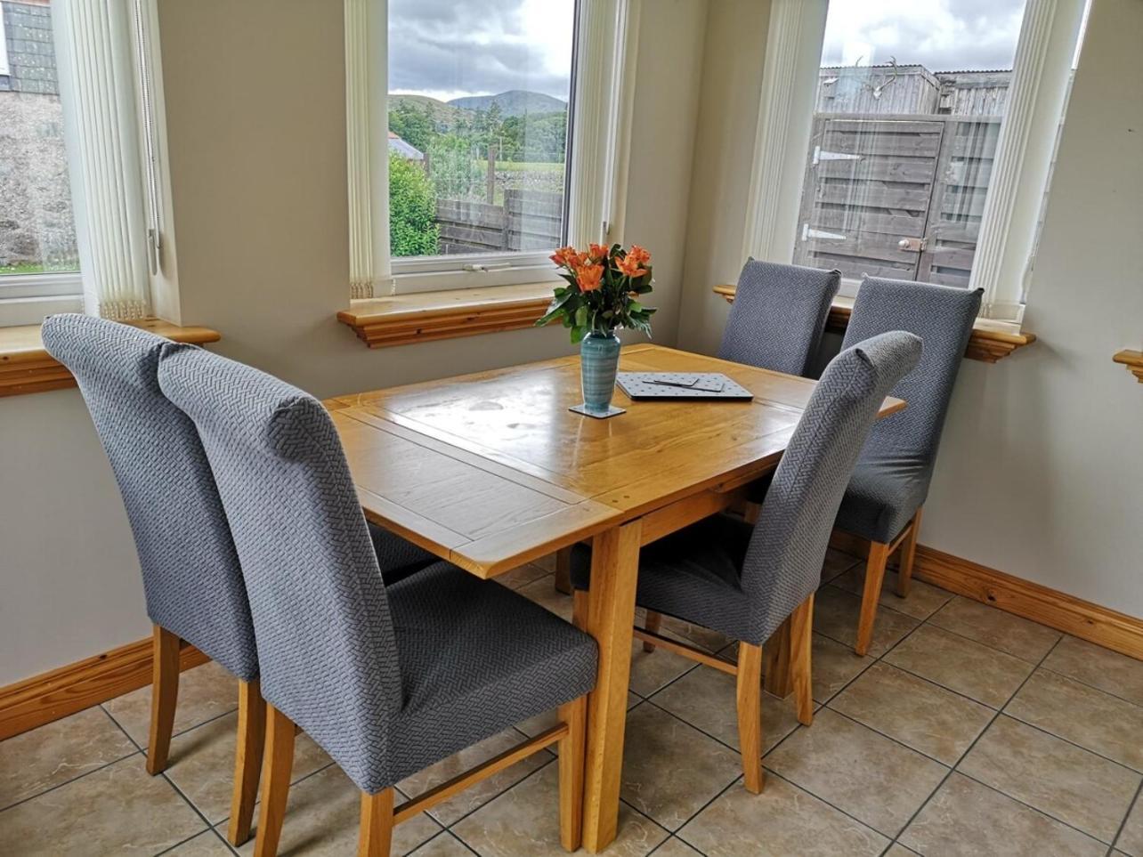 Mike'S 3-Bedroom Countryside Cottage Alness Exterior foto